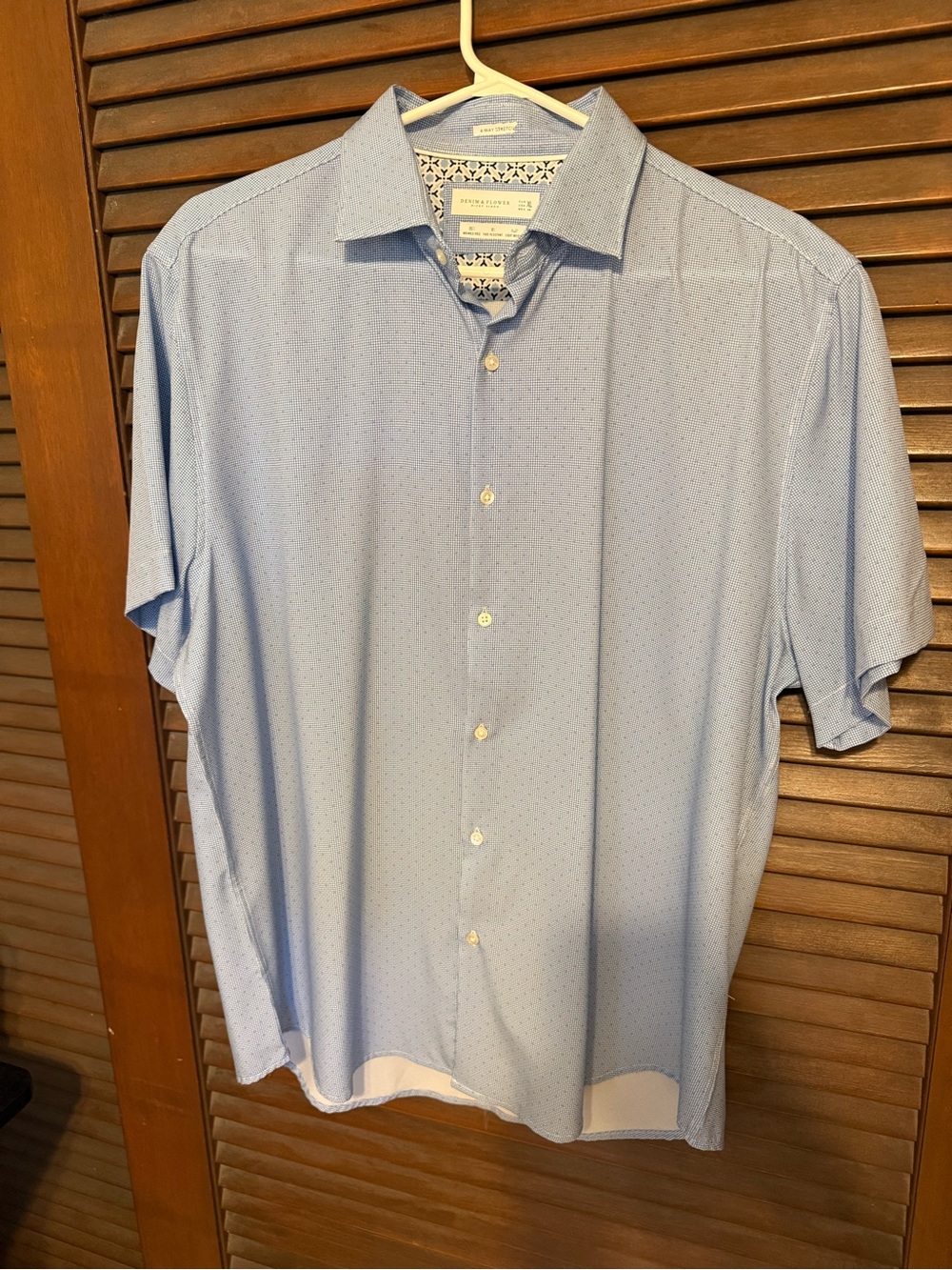 Denim and Flower - Light Blue Men's Short-Sleeve Button-Up Shirt